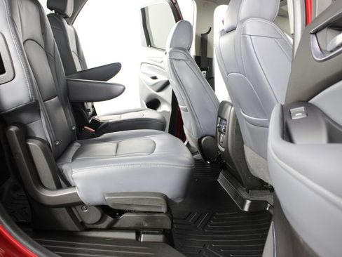 Used 2019 Buick Enclave Essence FWD image 20