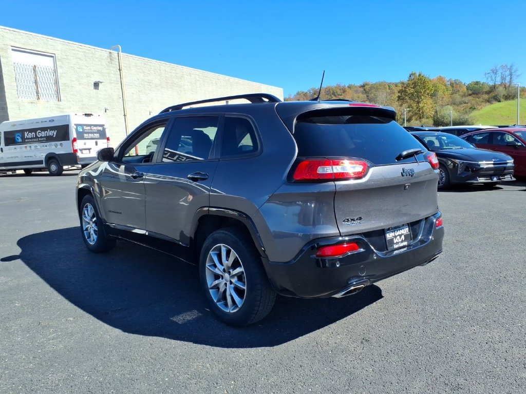 Used 2018 Jeep Cherokee Latitude AWD/4WD image 11