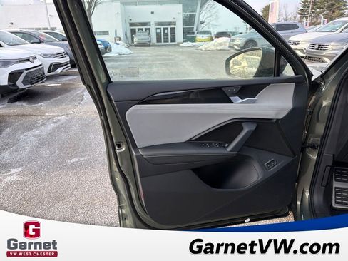 New 2026 Volkswagen Tiguan SE R-Line image 10