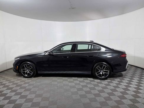 Used 2026 BMW 530i xDrive w/ Premium Package image 4