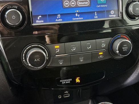 Used 2019 Nissan Rogue S w/ Special Edition Package FWD image 23