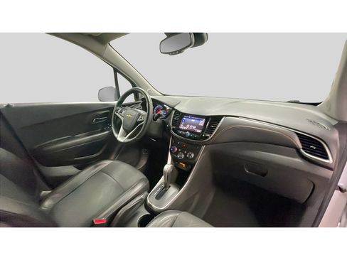 Used 2020 Chevrolet Trax LT w/ LT Convenience Package AWD/4WD image 18