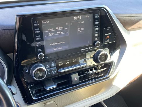 Used 2021 Toyota Highlander XLE image 40