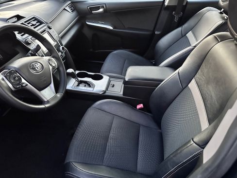 Used 2014 Toyota Camry SE image 5