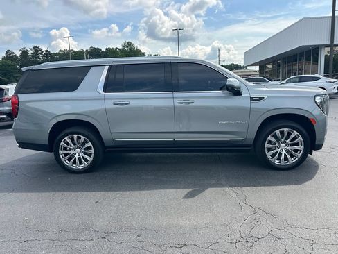 Used 2024 GMC Yukon XL Denali w/ Advanced Technology Package AWD/4WD image 5