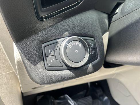 Used 2019 Ford Escape Titanium FWD image 17