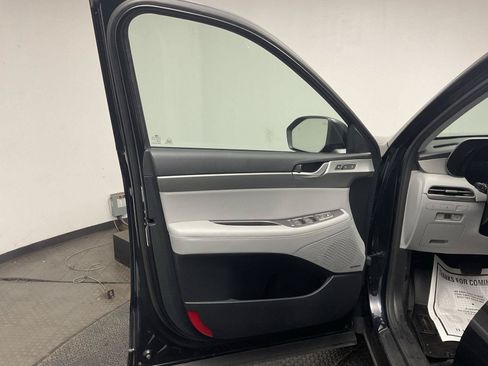 Used 2024 Hyundai Palisade SEL w/ Premium Package FWD image 9