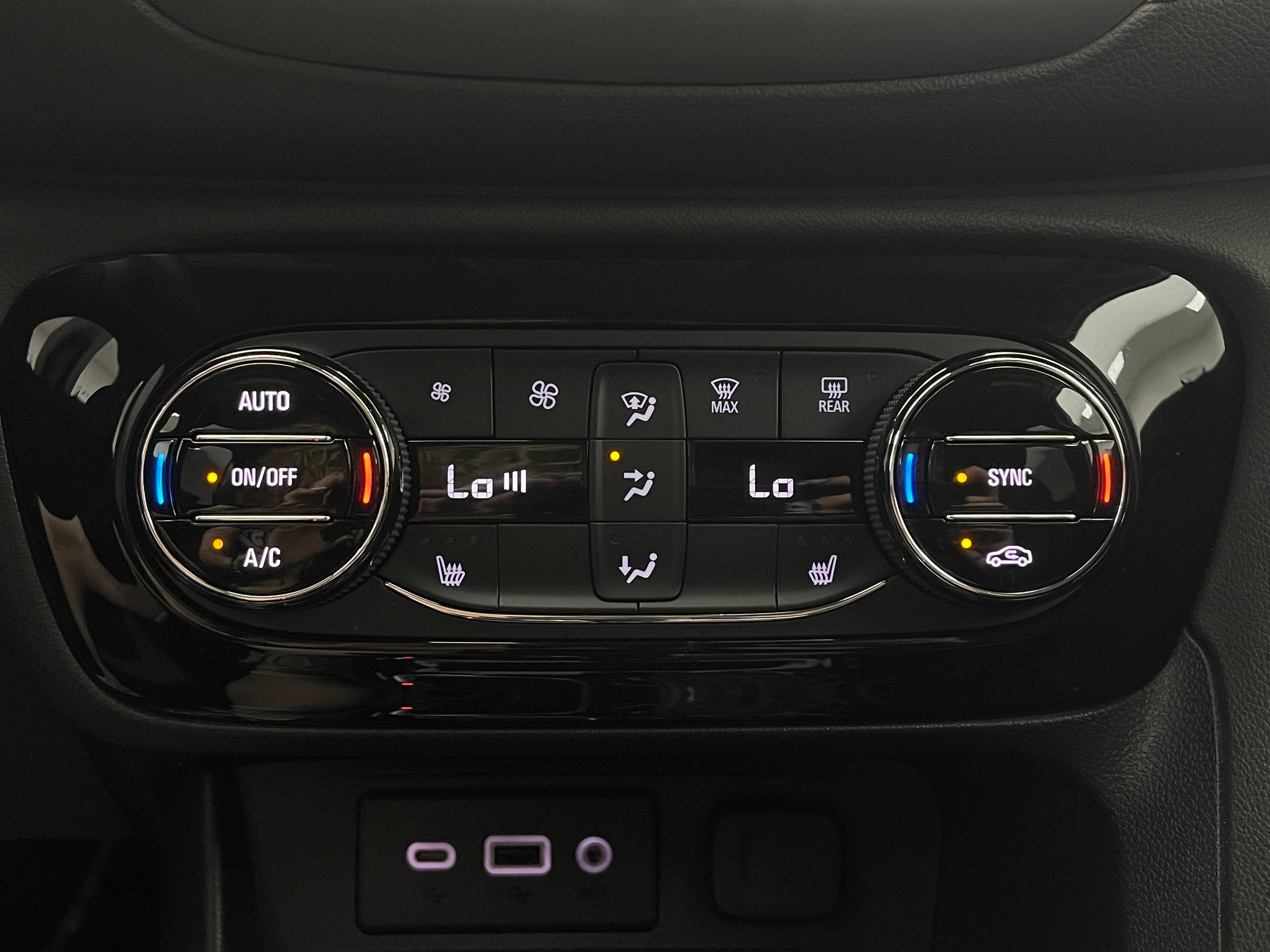 Used 2023 Buick Encore GX Select FWD image 25