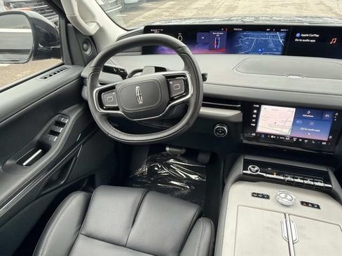 New 2026 Lincoln Navigator Premiere AWD/4WD image 13