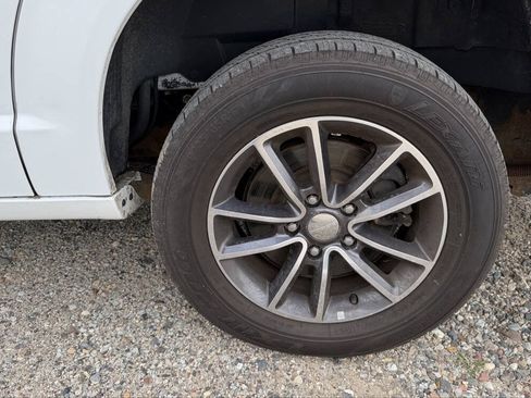 Used 2017 Dodge Grand Caravan SXT FWD image 9