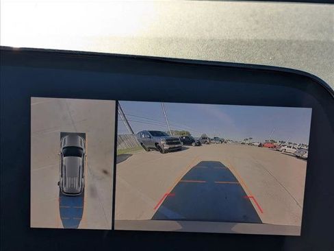 Certified 2025 Chevrolet Traverse LT w/ Driver Confidence Package image 12