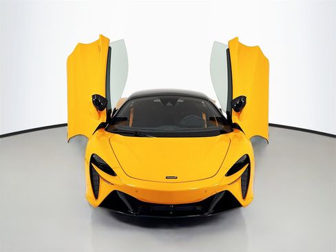 New 2026 McLaren Artura image 2