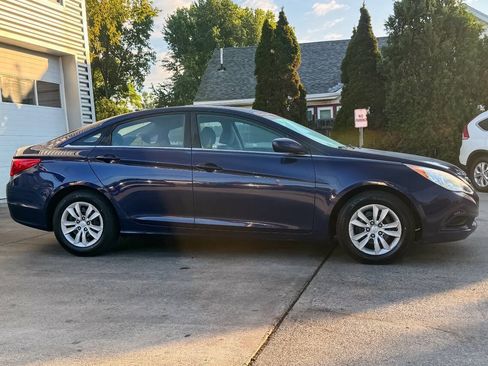 Used 2011 Hyundai Sonata GLS FWD image 2