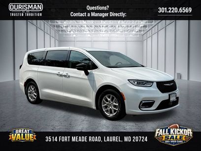 Used 2024 Chrysler Pacifica Touring-L