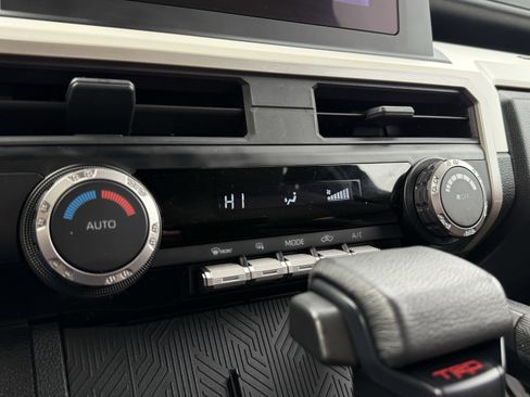 Used 2024 Toyota Tacoma TRD Sport image 19