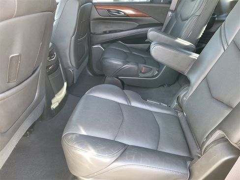 Used 2016 Cadillac Escalade Luxury image 18