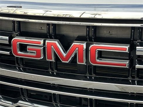 Used 2024 GMC Yukon SLT image 30