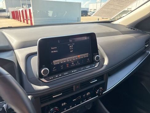 Used 2025 Nissan Rogue SV AWD/4WD image 8