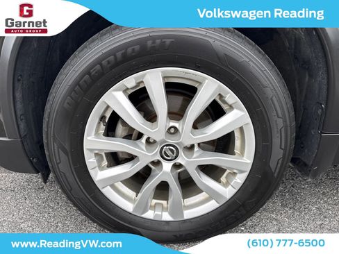 Used 2017 Nissan Rogue SV w/ SV Premium Package image 8