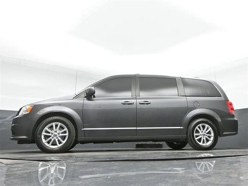Used 2020 Dodge Grand Caravan SXT FWD image 37