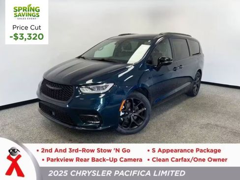 Used 2025 Chrysler Pacifica Limited image 1