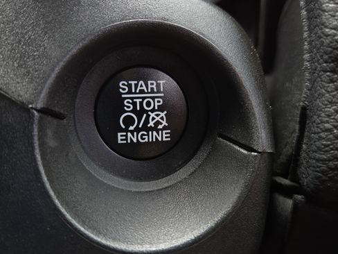 Used 2020 Jeep Compass Latitude FWD image 35