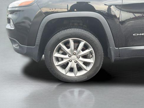 Used 2018 Jeep Cherokee Limited AWD/4WD image 29
