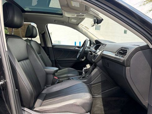 Used 2023 Volkswagen Tiguan SE w/ Panoramic Sunroof Package FWD image 30