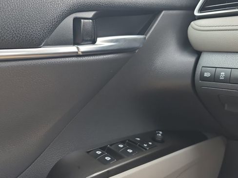 Used 2021 Toyota Camry SE FWD image 11