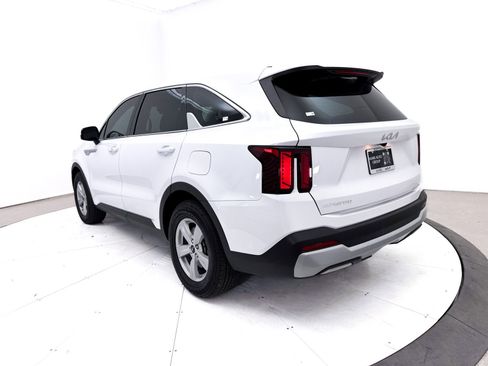 Certified 2024 Kia Sorento LX FWD image 16