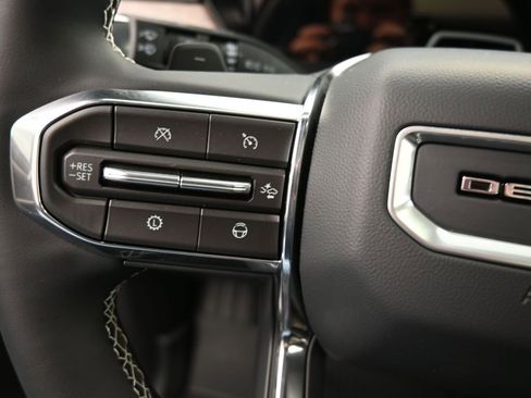 New 2026 GMC Acadia Denali Ultimate w/ LPO, Floor Liner Package AWD/4WD image 18