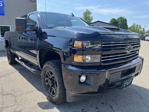 Used 2019 Chevrolet Silverado 2500 LTZ w/ Duramax Plus Package AWD/4WD image 4