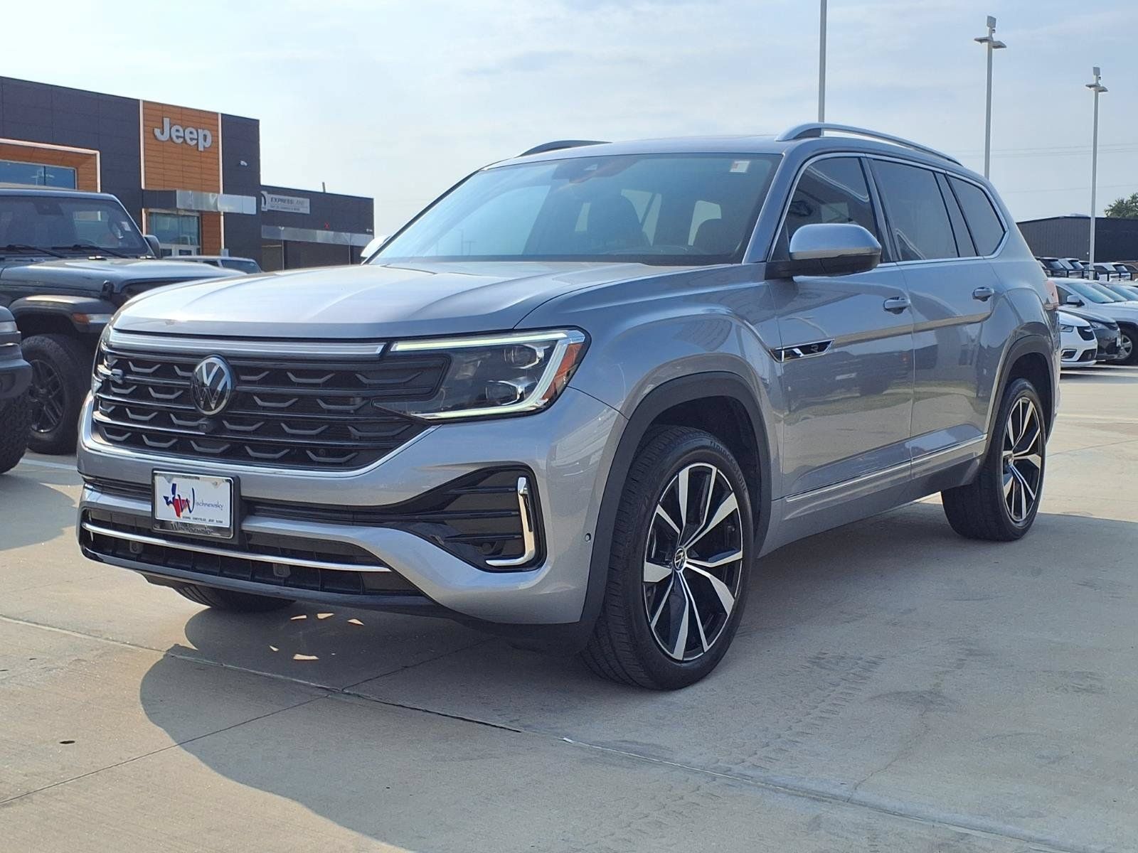 Used 2024 Volkswagen Atlas SEL Premium R-Line AWD/4WD image 4