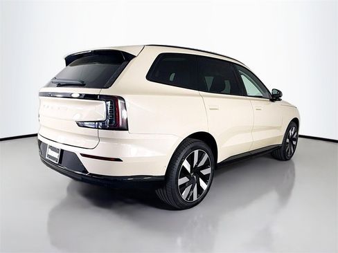 New 2025 Volvo EX90 Plus w/ Protection Package Premier image 7
