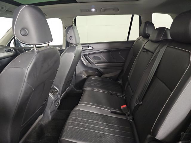 Used 2023 Volkswagen Tiguan SE w/ Panoramic Sunroof Package FWD image 13