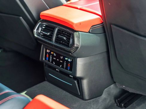 Used 2020 Lamborghini Urus image 23