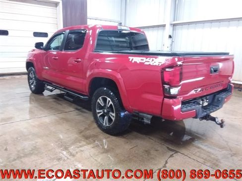 Used 2018 Toyota Tacoma TRD Sport image 4