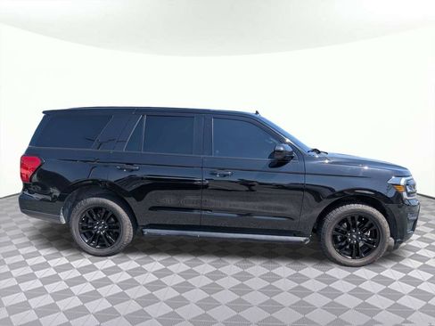 Used 2022 Ford Expedition XLT AWD/4WD image 2
