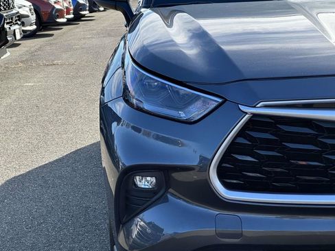 Used 2021 Toyota Highlander XLE image 8