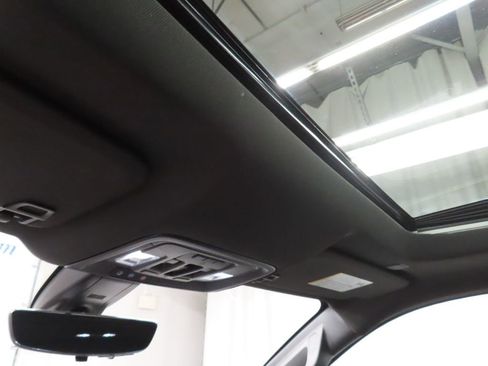 Used 2022 Chevrolet Silverado 1500 High Country w/ Technology Package image 34