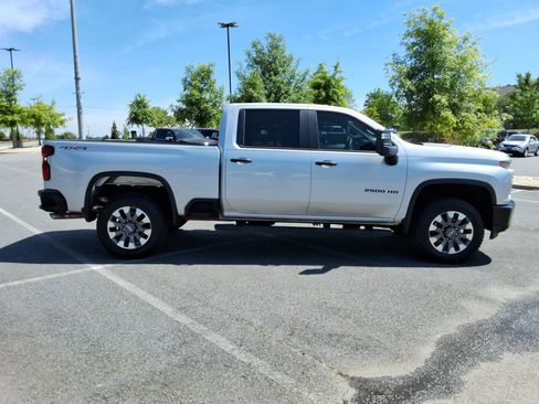 Certified 2022 Chevrolet Silverado 2500 Custom w/ Infotainment Package AWD/4WD image 4