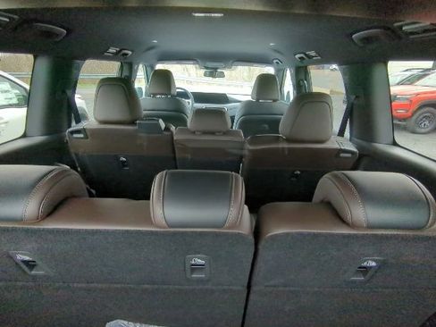 New 2025 Nissan Armada SL image 17