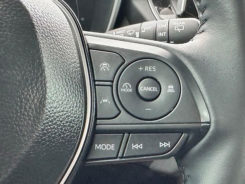 Used 2025 Toyota Corolla Cross XLE w/ Convenience Package FWD image 17