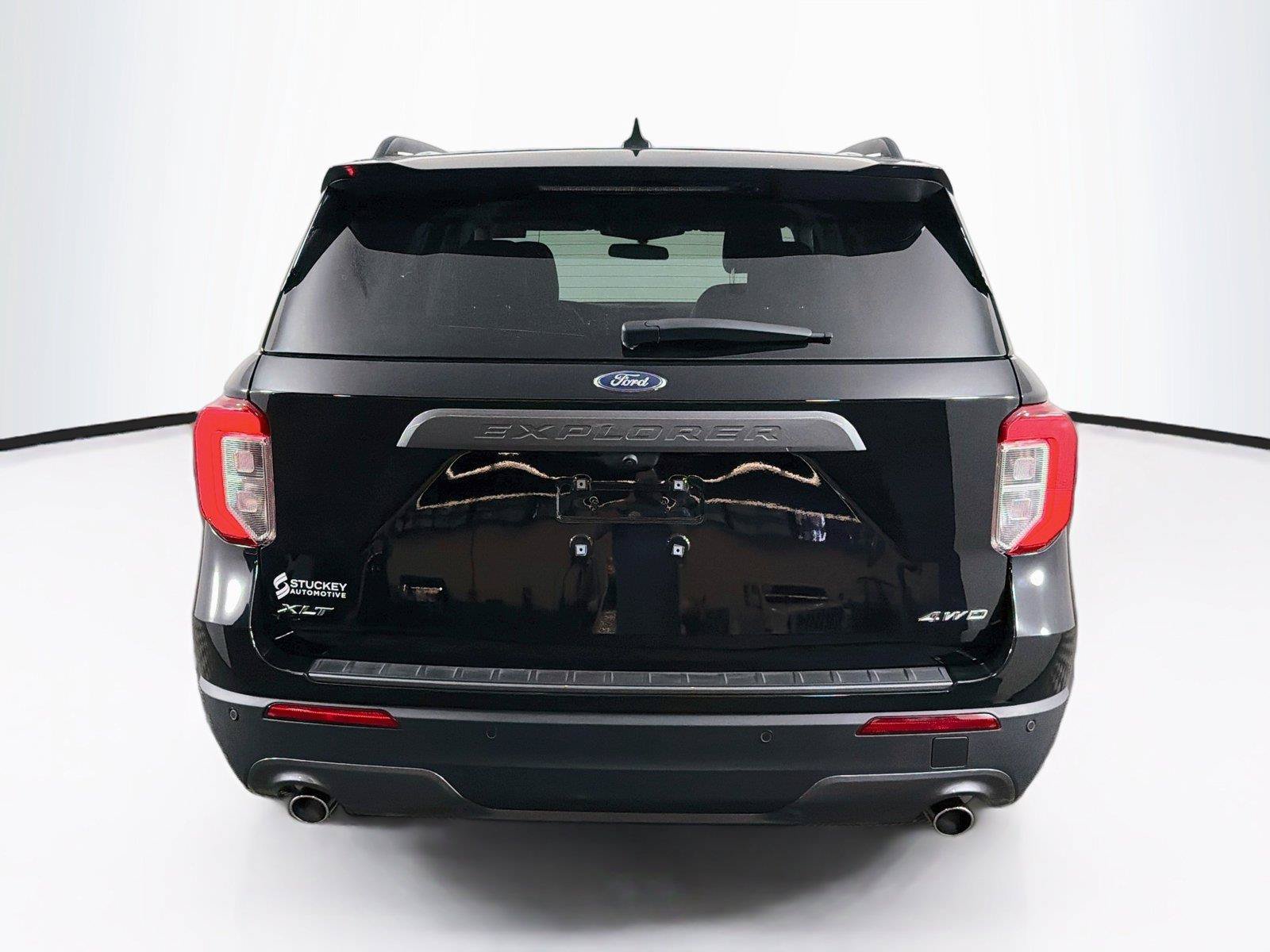 Used 2023 Ford Explorer XLT w/ Equipment Group 202A AWD/4WD image 10