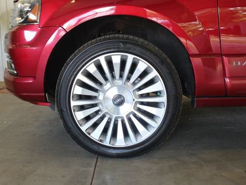 Used 2015 Lincoln Navigator 2WD image 25