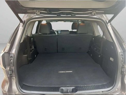 Used 2014 Toyota Highlander XLE image 16