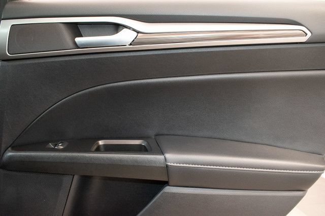 Used 2018 Ford Fusion SE w/ Fusion SE Technology Package FWD image 13