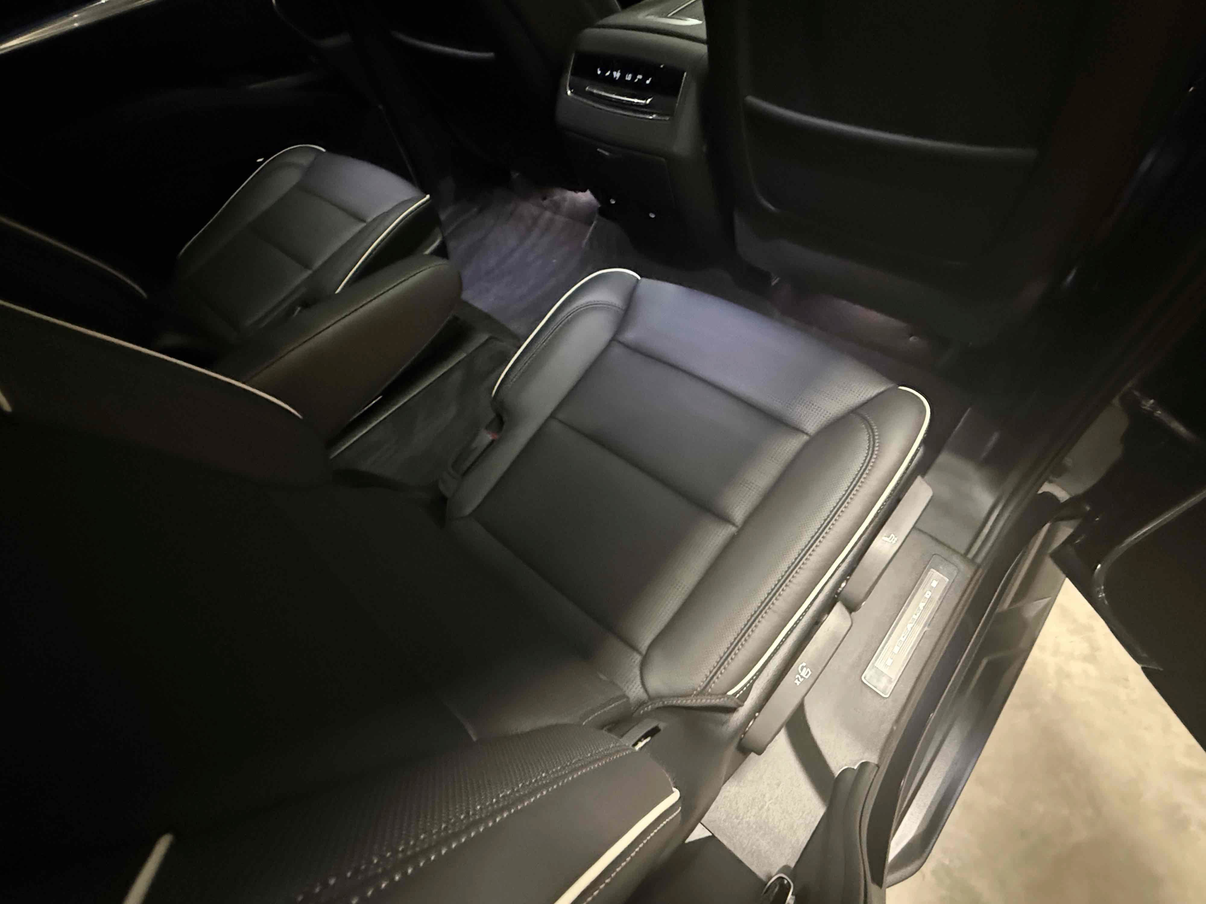 Used 2025 Cadillac Escalade Premium Luxury AWD/4WD image 61