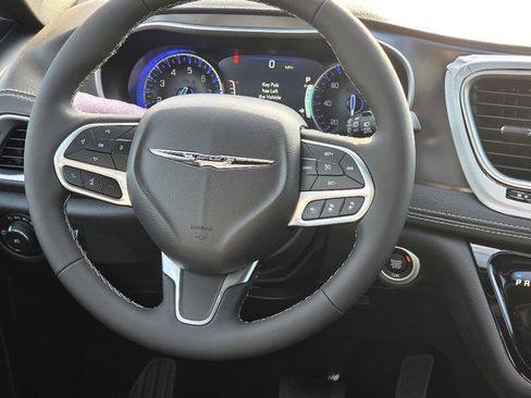 New 2026 Chrysler Pacifica Select image 14