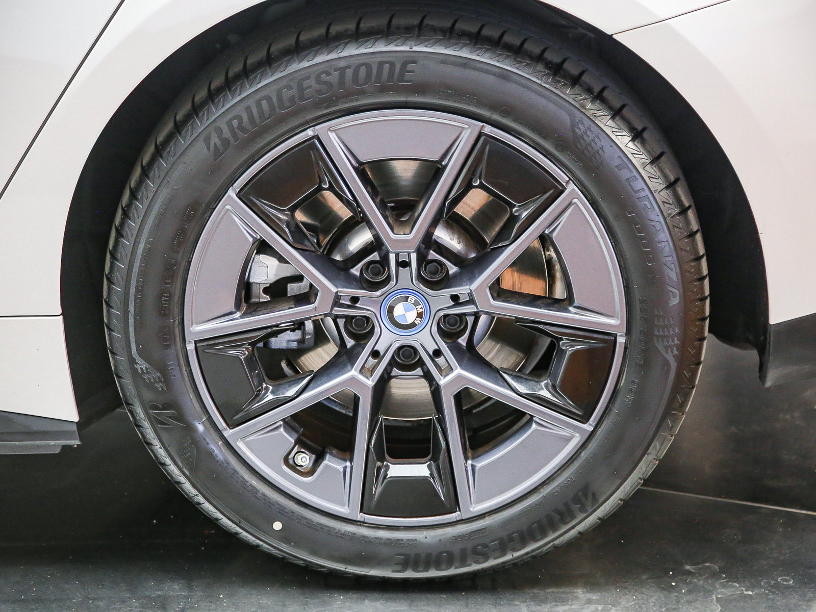 Used 2024 BMW i4 eDrive35 w/ Premium Package RWD image 11